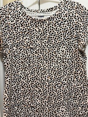 Old Navy cheetah print Ladies slim fit (Lrg) crew tshirt UEC org$35 now$10